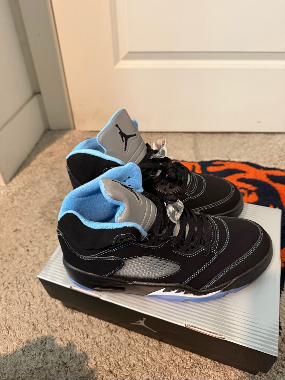 Jordan 5 Unc - Picture 7 of 8